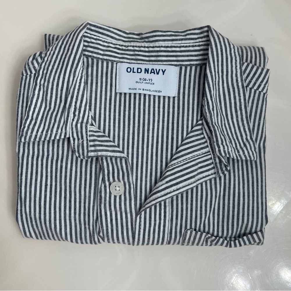 Old Navy Boys Long Sleeve White & Gray Striped Shirt S (6/7) – Like New
